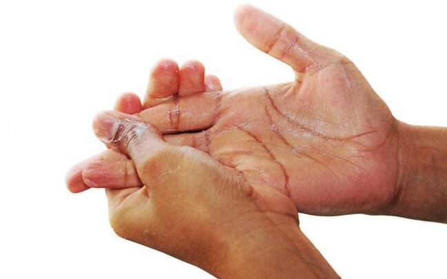 田坤道保健三部曲：早搓手、午晒背、晚泡脚